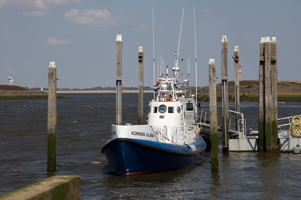 KNRM Koninklijke Nederlandse Redding Maatschappij hdr sar reddingsboot lifeguard scheepvaart zeevaart koopvaardij marine